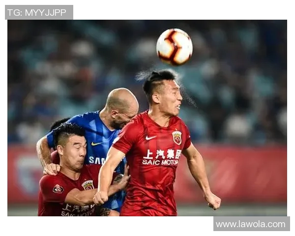 上海上港迎战河南建业争夺中超联赛关键三分之战