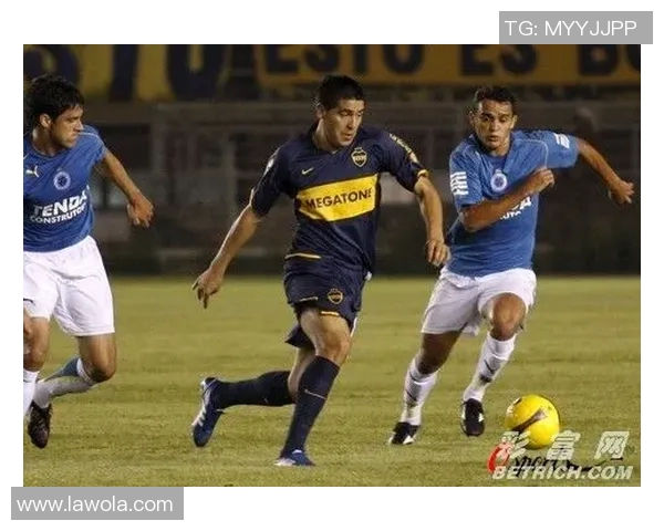 博卡青年与克鲁赛罗激战正酣谁能在这场对决中笑到最后