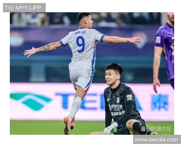 天津权健与上海申花激战正酣谁将赢得这场中超焦点之战