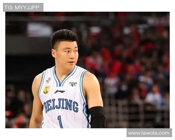 李根：从篮球场上的闪耀明星到生活中的坚韧奋斗者