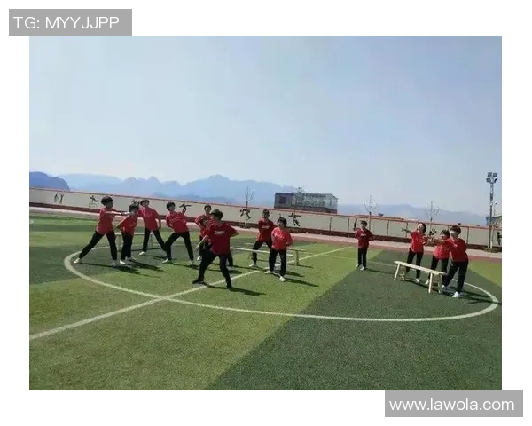 吴芳的足球人生：从绿茵场到人生舞台的深度对话与反思